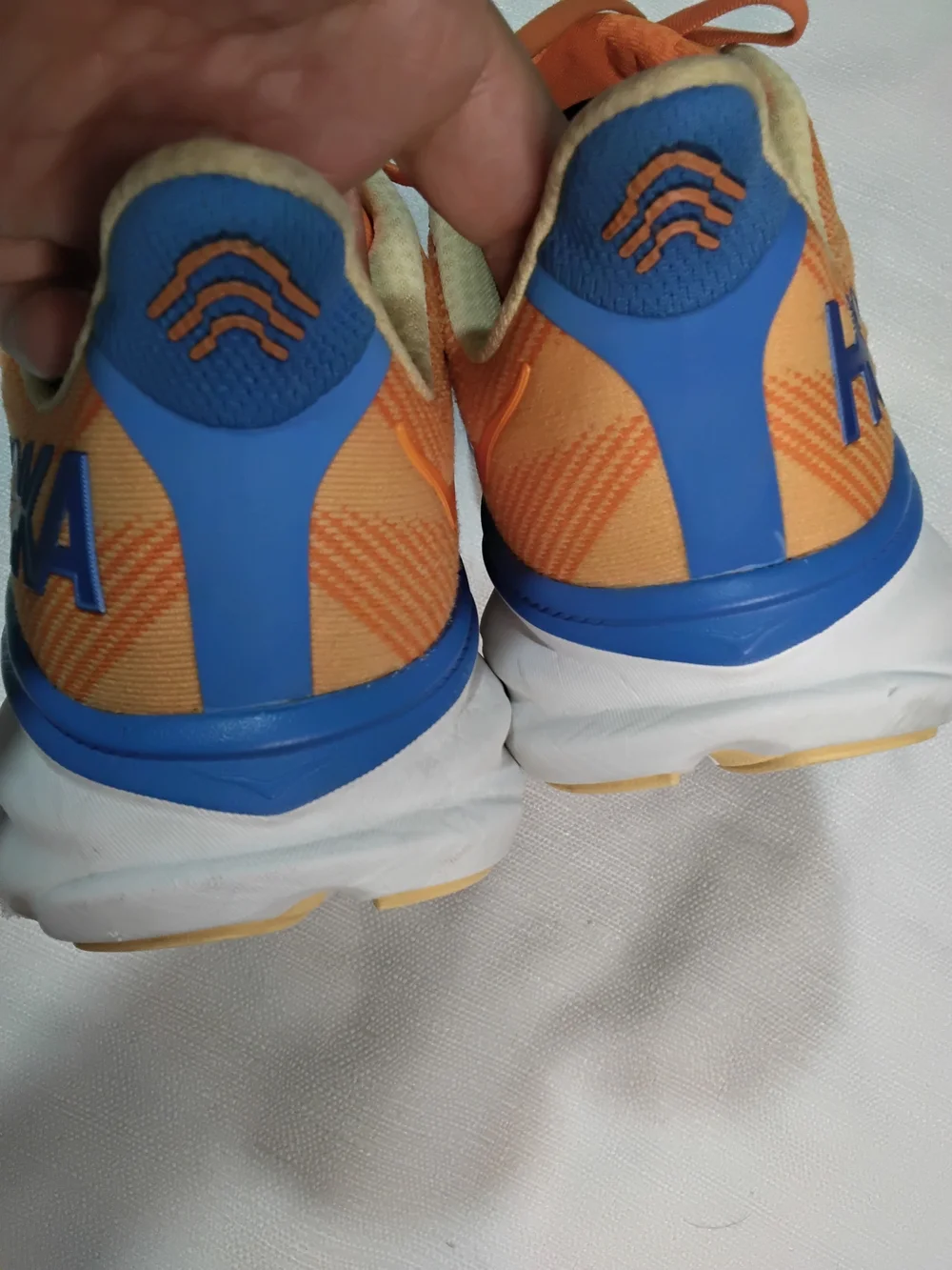 Hoka Clifton 9 Men's Coral Orange Running Shoes with Blue Midsole Sz 9D.